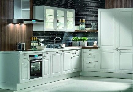 Weiße Landhausküche in L-Form vergrößert bei Klick! (Bildquelle: Pronorm) Weiße Landhausküche in L-Form vergrößert bei Klick! (Bildquelle: Pronorm)